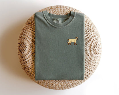 Embroidered Realistic Siamese Cat T-Shirt: Stitched Seal Point Feline Tee