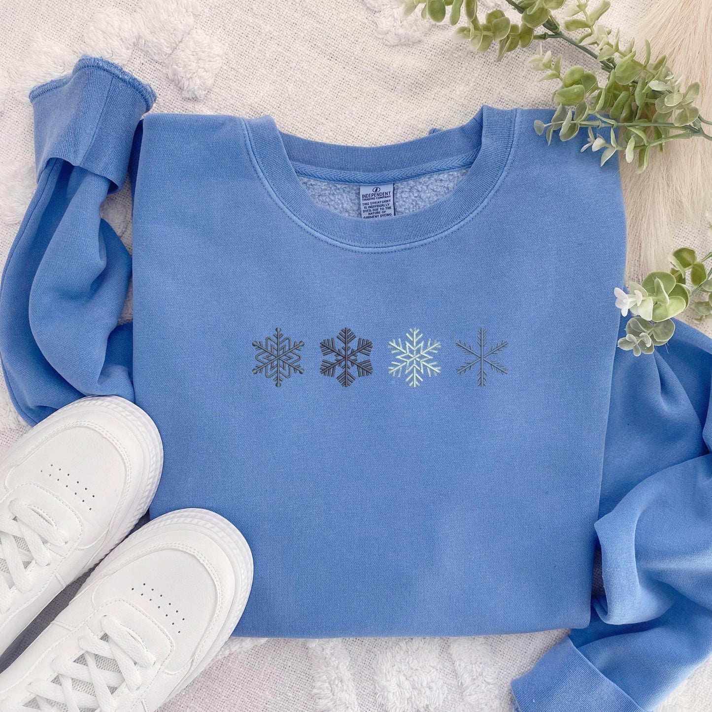 Embroidered Snowflake Crewneck Sweatshirt, Trendy High Quality Pigment Dyed Holiday Pullover, Vintage Christmas Sweater, Winter Season Lover