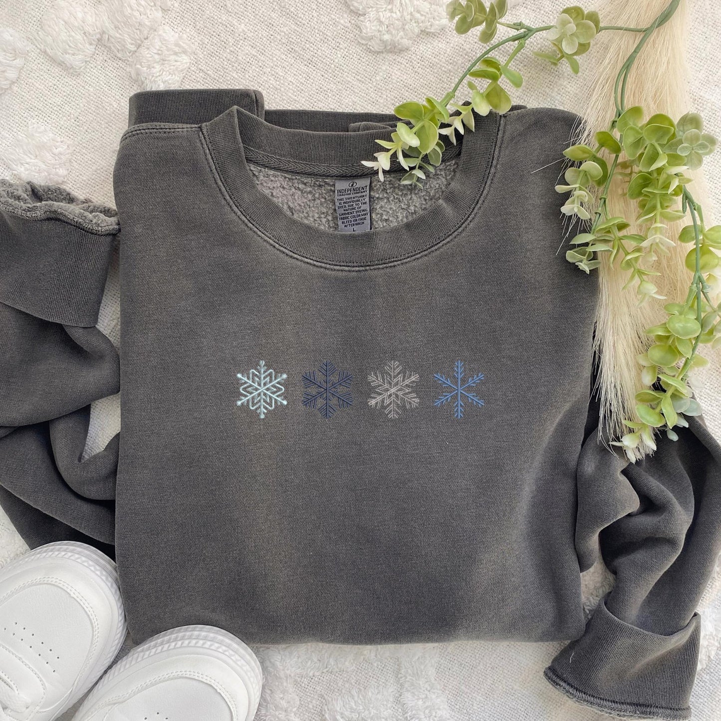 Embroidered Snowflake Crewneck Sweatshirt, Trendy High Quality Pigment Dyed Holiday Pullover, Vintage Christmas Sweater, Winter Season Lover