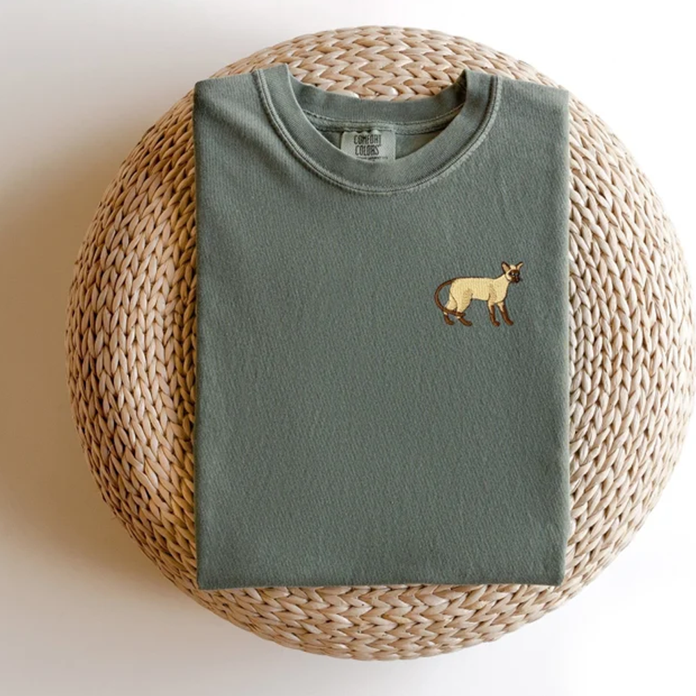 Embroidered Realistic Siamese Cat T-Shirt: Stitched Seal Point Feline Tee
